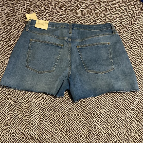 NWT Women's High-Rise Midi Jean Shorts Universal Thread™ Raw Hem Festival SZ 12 - Picture 7 of 8